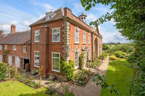 5 bedroom country house for sale