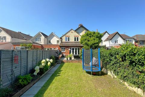 Vicarage Lane, Surrey TW18 4 bed semi