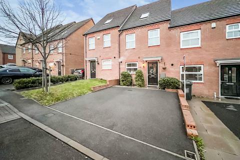 Cascade Way, Dudley 3 bed terraced house for sale