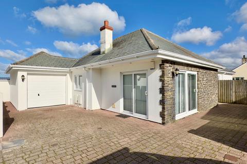 St. Merryn, PL28 4 bed detached bungalow for sale