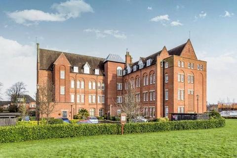 Salisbury Close, Crewe, Cheshire, CW2 2 bed apartment for sale