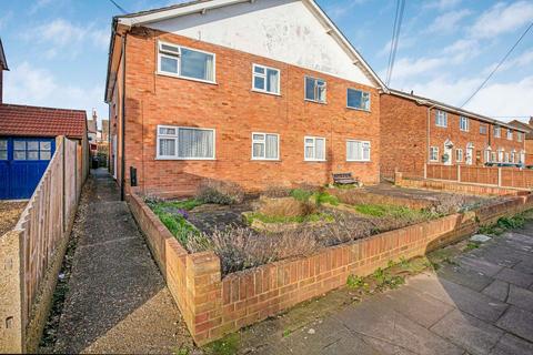 Wolsey Road, Ashford, TW15 2 bed maisonette for sale