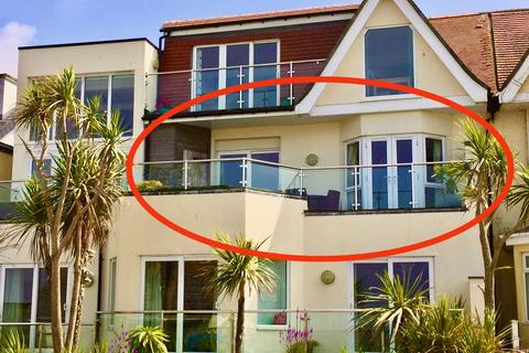 Pentire Avenue, Newquay TR7 2 bed flat for sale