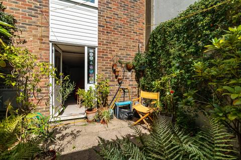 Guildford Road, West Hill, Brighton 2 bed terraced house for sale