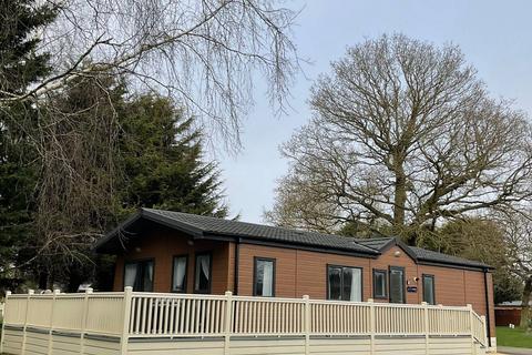 WAPLINGTON LANE, ALLERTHORPE YORK 2 bed park home for sale