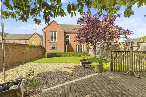 Winston Drive, Banbury.  Double Garage. 4 bed semi