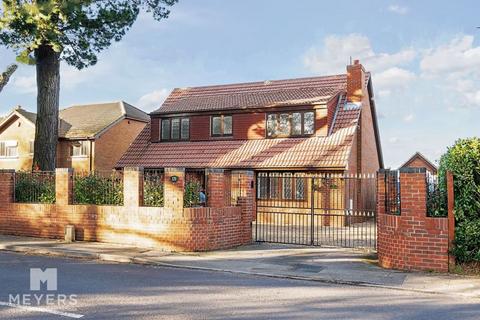 Springdale Road, Corfe Mullen, BH21 5 bed detached house for sale