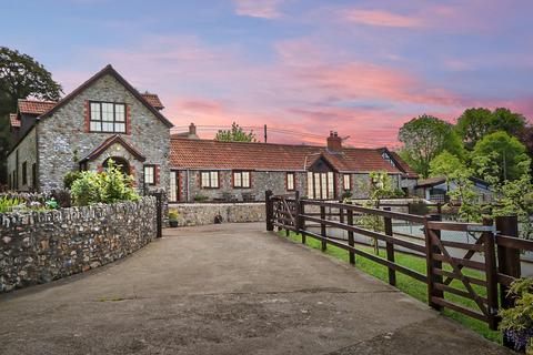 5 bedroom equestrian property for sale