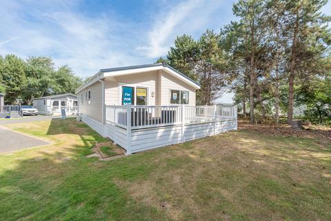 Coast Road, Corton 3 bed park home for sale