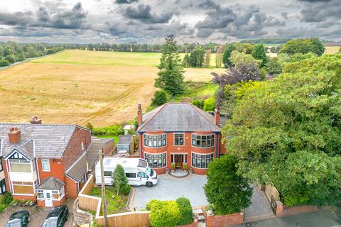 6 bedroom detached house for sale