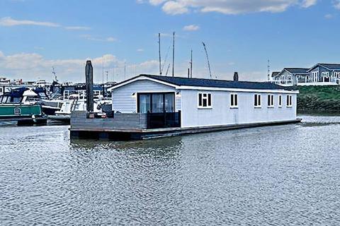 Vicarage Lane, Hoo ME3 3 bed houseboat for sale