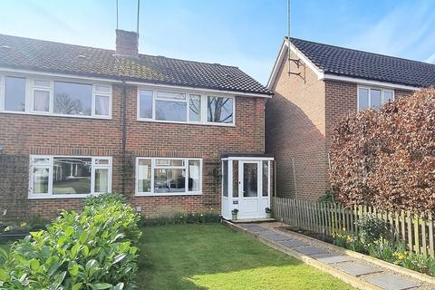 By Sunte, Lindfield, RH16 3 bed end of terrace house for sale