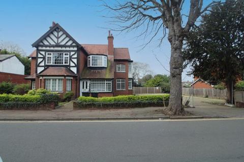 17 bedroom detached house for sale