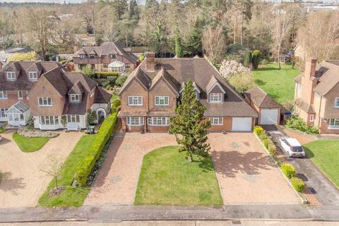 6 bedroom detached house for sale