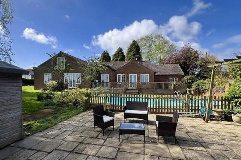 6 bedroom detached bungalow for sale