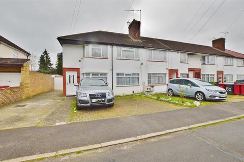 Cornwall Avenue, Slough 2 bed maisonette for sale
