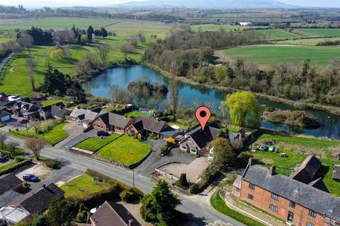 Lenchwick, Evesham 4 bed detached house for sale