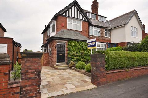 5 bedroom semi-detached house for sale