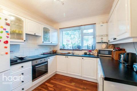 St Jeromes Grove, Hayes 2 bed maisonette for sale