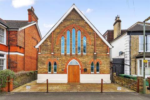 Richmond Road, Surrey TW18 4 bed detached house for sale