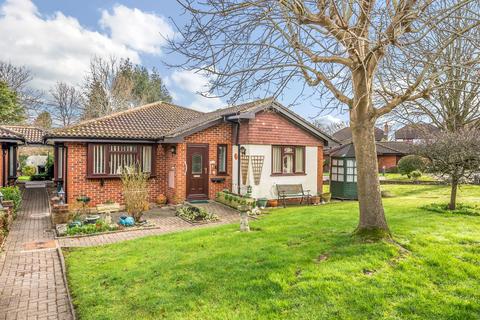 Oakmead Green, Epsom KT18 2 bed retirement property for sale