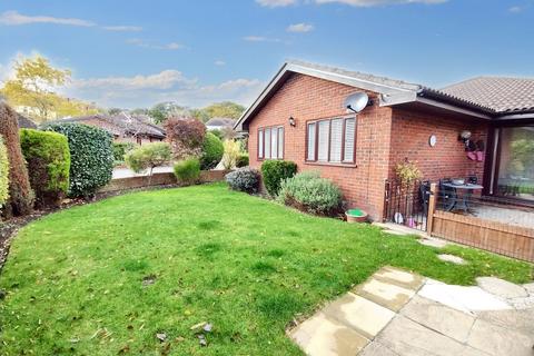 Oakmead Green, Epsom KT18 2 bed retirement property for sale