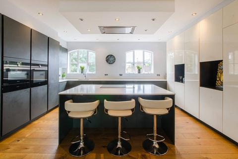 Scrandrett Street, Wapping, London, E1W 2 bed penthouse for sale