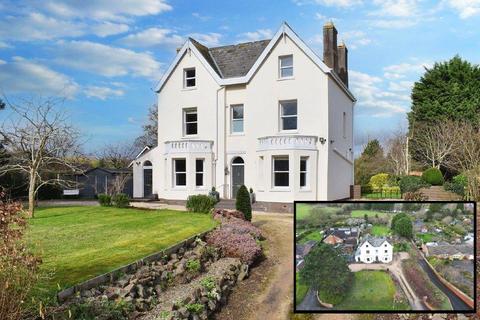 6 bedroom detached house for sale