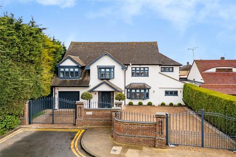 Holden Way, Upminster, Essex, RM14 5 bed detached house for sale