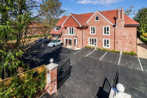 Gregories Road, Beaconsfield, HP9 3 bed apartment for sale