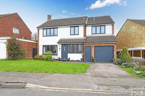 Great Lawn, Ongar CM5 4 bed detached house for sale