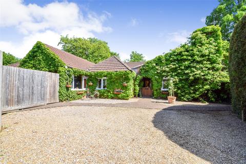 Tindal Close, Hampshire GU46 3 bed bungalow for sale