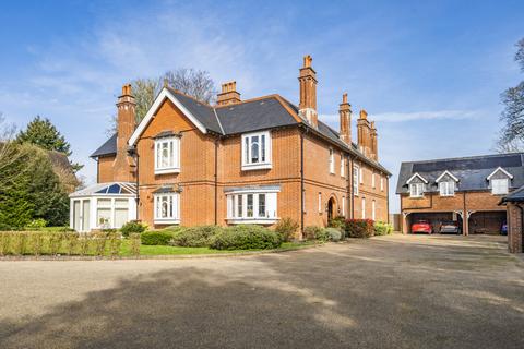 Voysey Court, Park Road, Winchester 2 bed apartment for sale