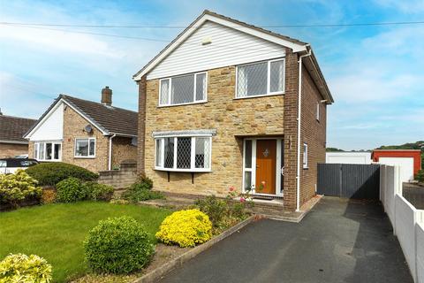 Woodside Avenue, Wrenthorpe... 3 bed detached house for sale