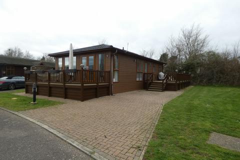 2 bedroom lodge for sale