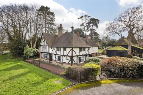 6 bedroom detached house for sale