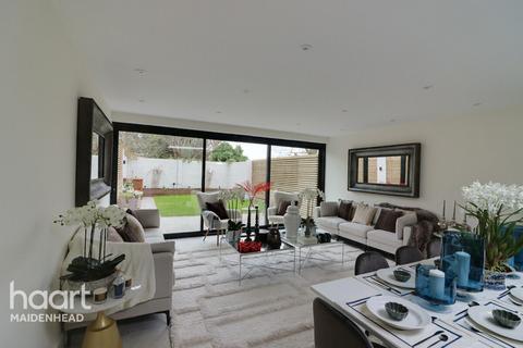 Lower Boyndon Road, MAIDENHEAD 3 bed detached bungalow for sale
