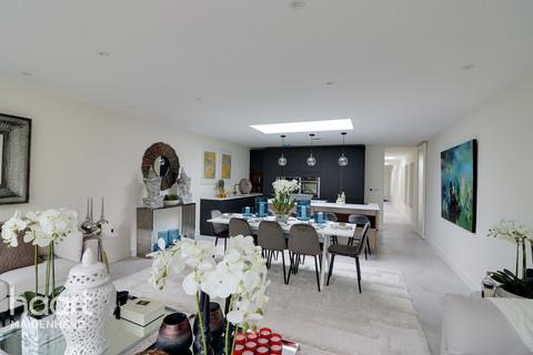 Lower Boyndon Road, MAIDENHEAD 3 bed detached bungalow for sale