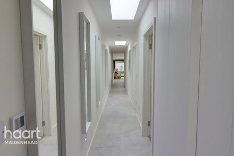 Lower Boyndon Road, MAIDENHEAD 3 bed detached bungalow for sale
