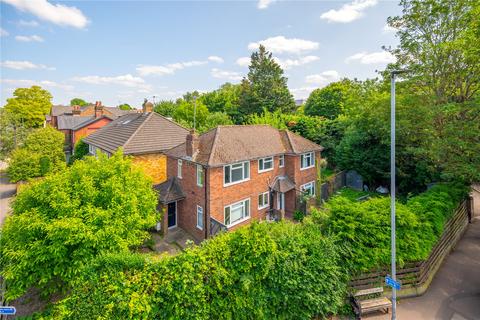 Holywell Hill, St. Albans, Hertfordshire 2 bed maisonette for sale