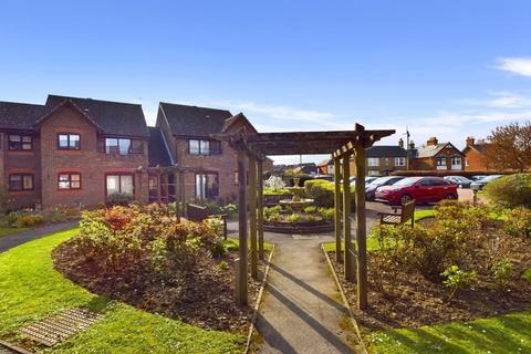 Stokenchurch, High Wycombe HP14 2 bed apartment for sale