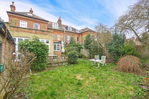 Popes Grove, Twickenham, TW1 2 bed apartment for sale