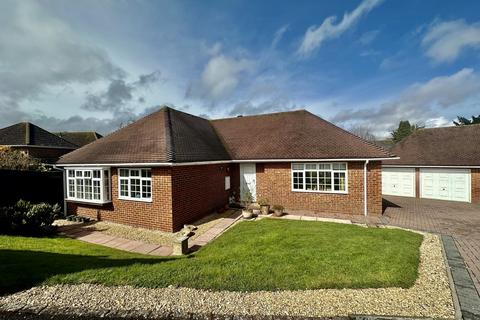 Mountfield, Hythe, Southampton 4 bed detached bungalow for sale