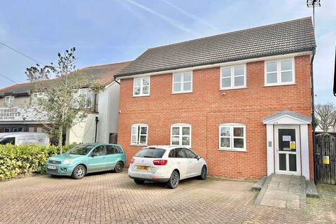 Flat, Wells Court,  Ferry Road... 2 bed apartment for sale