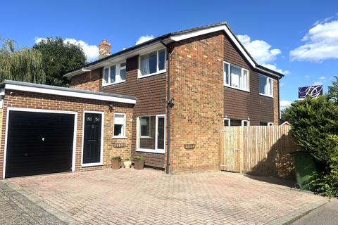 5 bedroom link detached house for sale