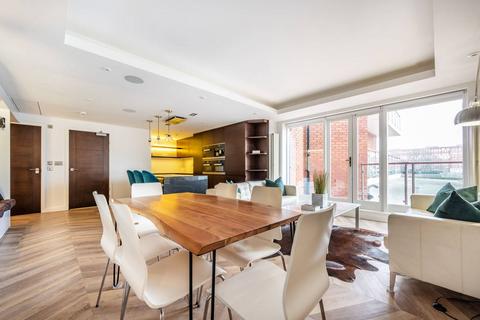 Elm Quay Court, Battersea, London, SW8 2 bed maisonette for sale