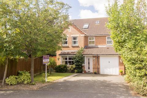 6 bedroom detached house for sale