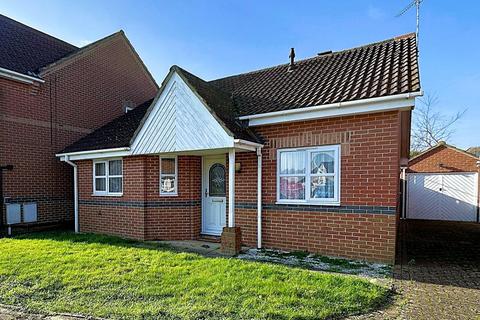 Shorefields, Rainham, 2 bed detached bungalow for sale