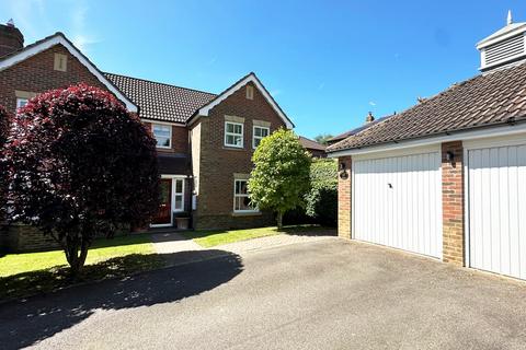 Roundshead Drive Warfield, Berkshire... 4 bed detached house for sale