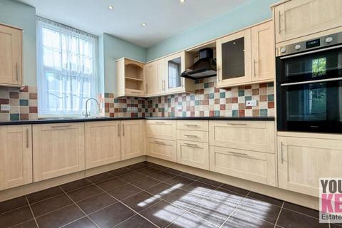 James Court, Dixwell Road... 2 bed apartment for sale